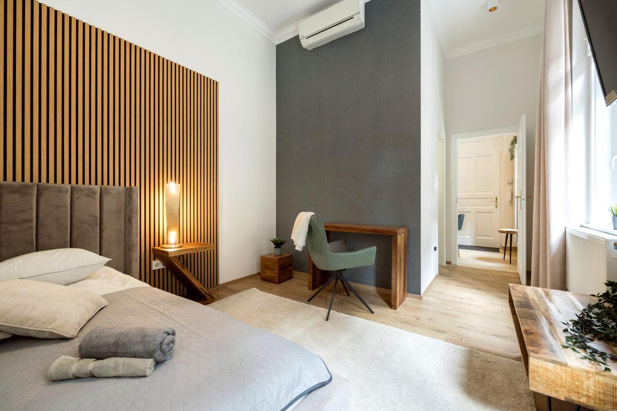 Apartment Sleek Downtown Living