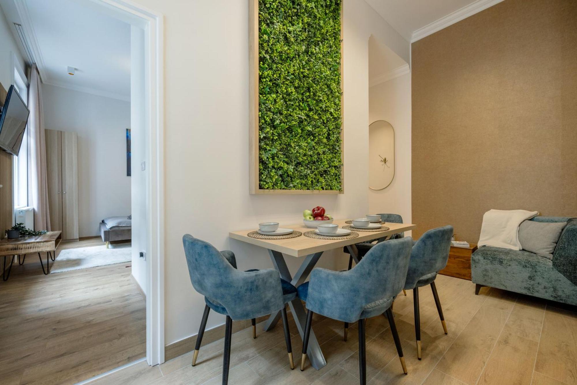 Apartment Sleek Downtown Living Budapest